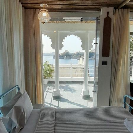 Paddy'S Loft The Lake View Hostel Udaipur Exteriör bild