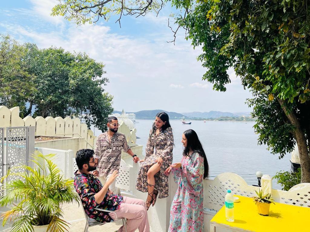 Paddy'S Loft The Lake View Hostel Udaipur Exteriör bild