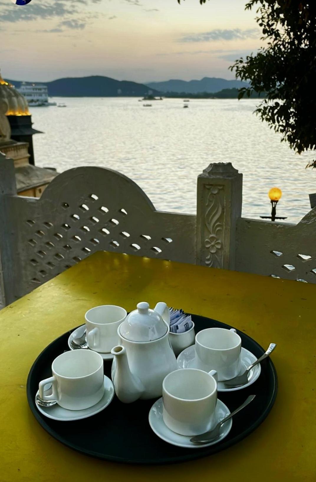 Paddy'S Loft The Lake View Hostel Udaipur Exteriör bild