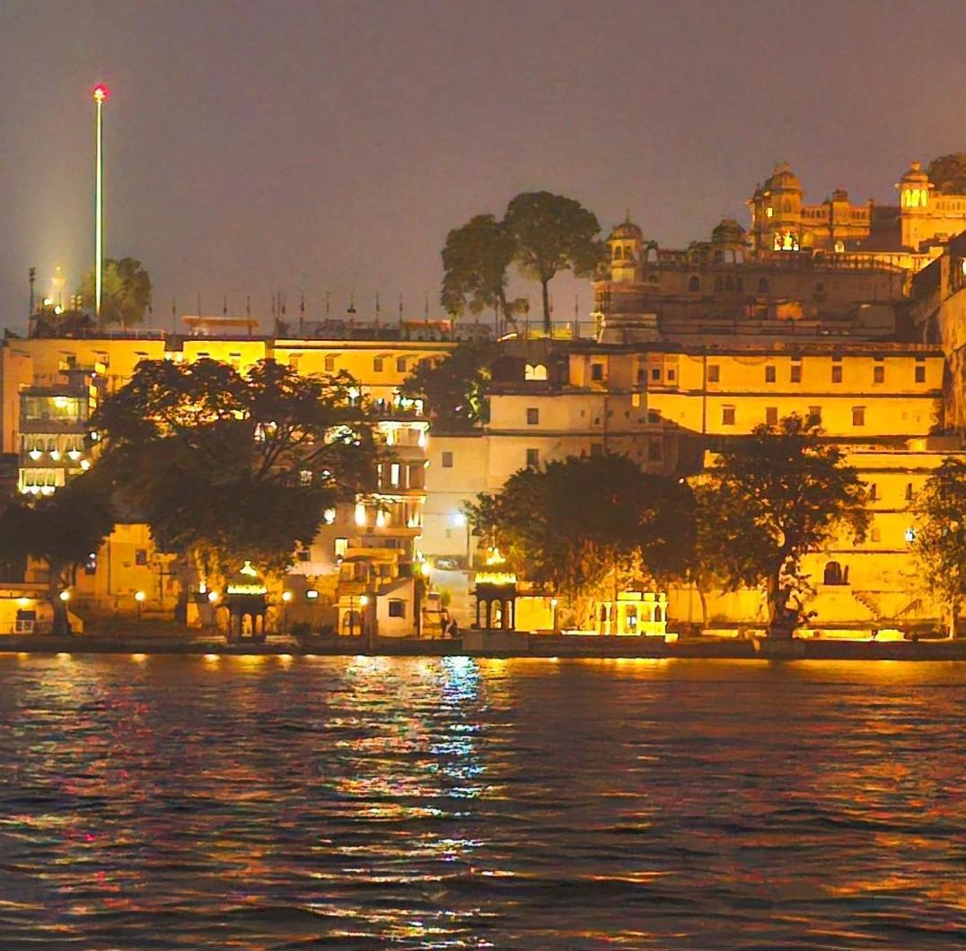 Paddy'S Loft The Lake View Hostel Udaipur Exteriör bild