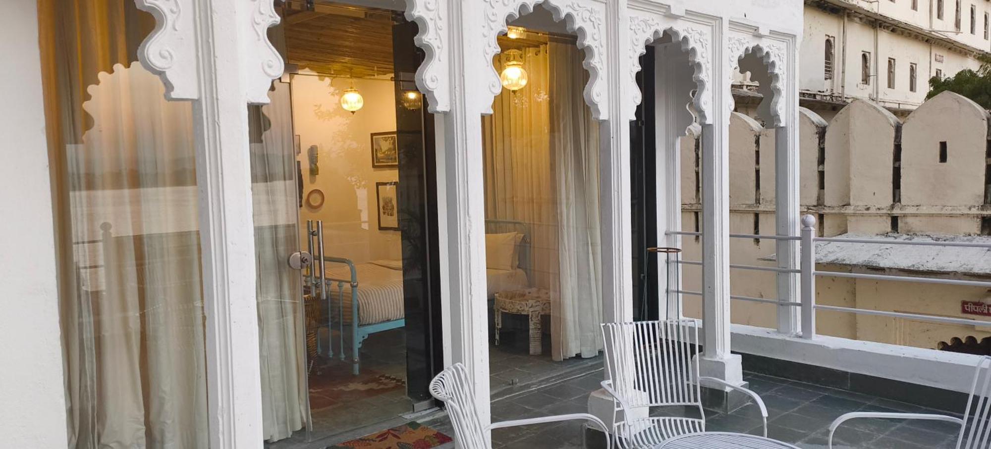 Paddy'S Loft The Lake View Hostel Udaipur Exteriör bild
