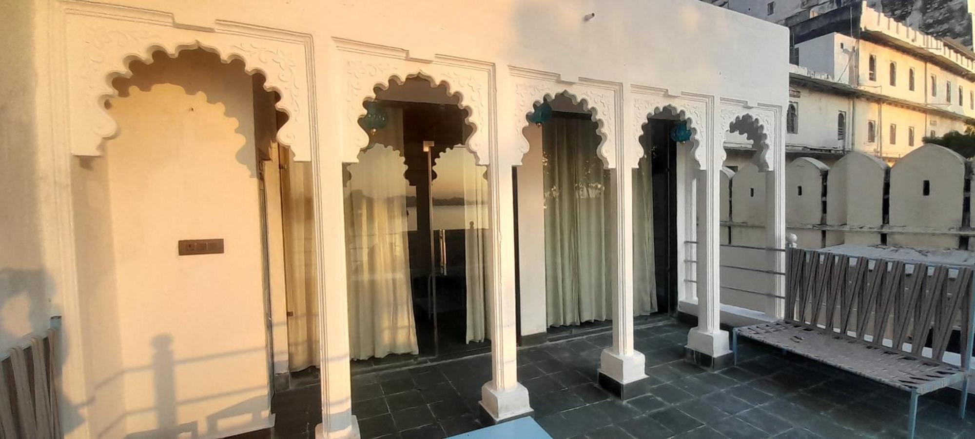 Paddy'S Loft The Lake View Hostel Udaipur Exteriör bild